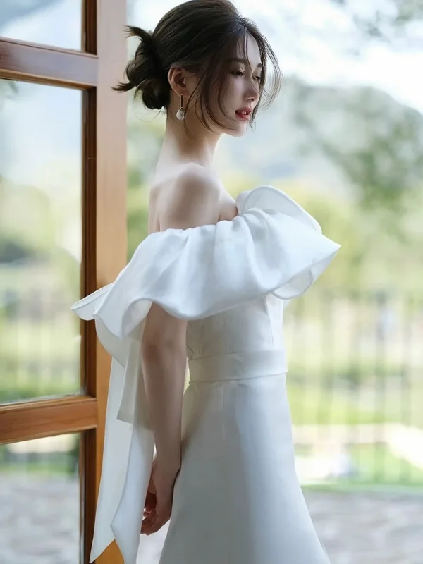 French Style Elegant Off-shoulder White Bridal Gown With Train      S5434