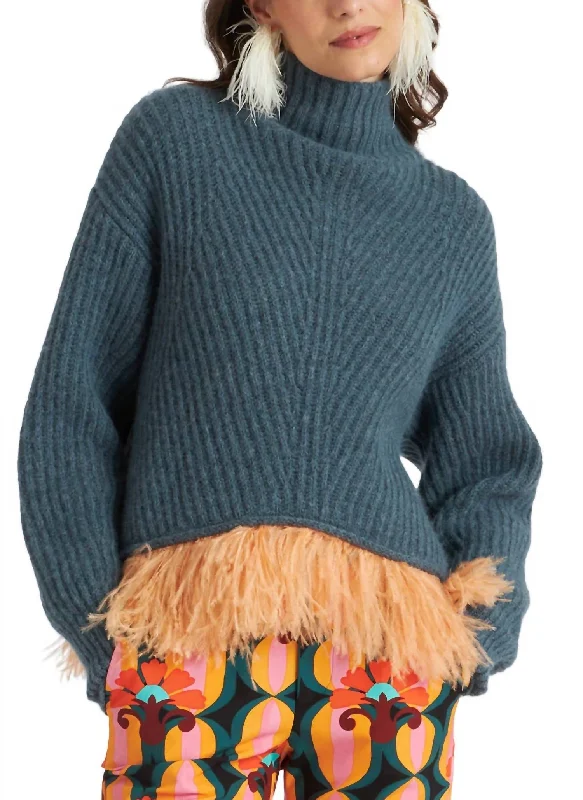 Sports Fashion High Kick Sweater With Feathers In Ottanio